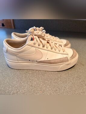 Nike Women’s Blazer Low Platform 8.5